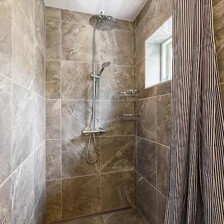 8828-glesborg-enebaervej-3 * Glesborg